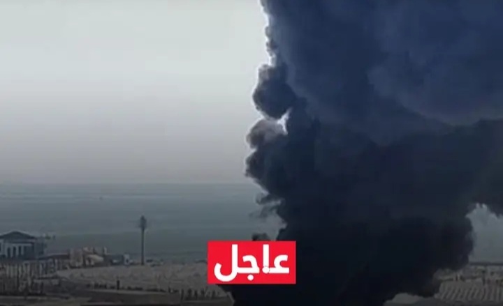 دخان كثيف يتصاعد في تل أبيب إثر حريق حافلات